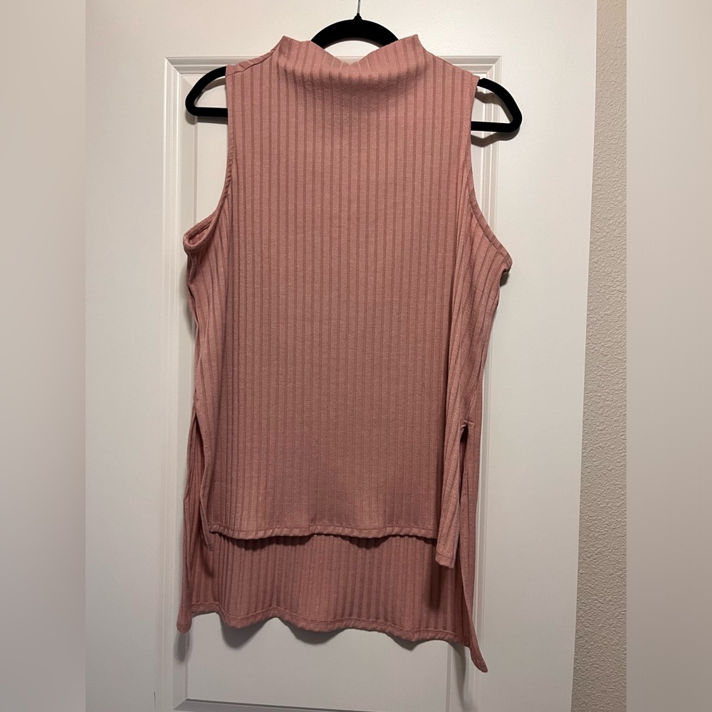 Pretty mock neck top. NWT